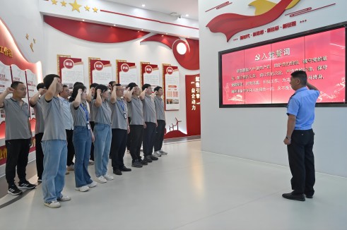沉温红色岁月 共话经典篇章 | 尊龙集团党委发展庆建党103周年红色阅读活动